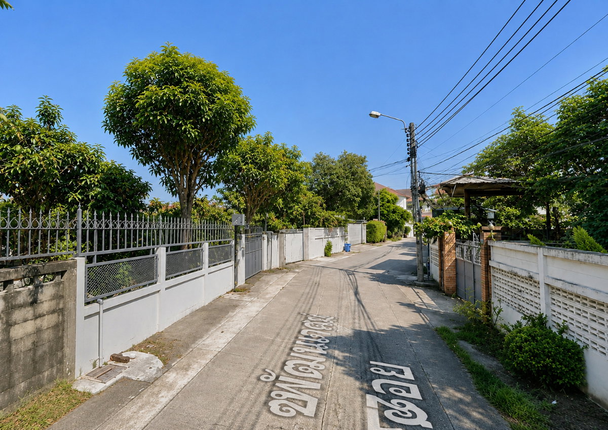 รูป ขายที่ดินพร้อมบ้าน ซอยสุขุมวิท 71 (ปรีดีพนมยงค์ 26) ที่ดินแปลงสวย หน้ากว้าง 15 เมตร ทำเลศักยภาพ เหมาะสร้างบ้านหรู ใจกลางสุขุมวิท - รูปที่ 4/5