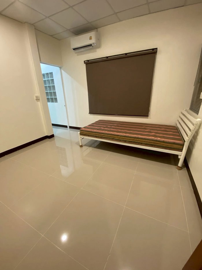 รูป 🏡 ให้เช่า บ้านเดี่ยวรีโนเวทใหม่ ย่านโชคชัย 4 – ลาดพร้าว 3 ห้องนอน 2 ห้องน้ำ พร้อมเข้าอยู่ | จอดรถได้ 2–3 คัน พื้นที่ใช้สอยกว้าง - รูปที่ 3/13