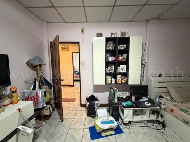 รูป บ้านพร้อม อพาร์ตเม้นท์ ใน นิคมอุตสาหกรรม นวนคร ซอยไทยธานี 12 - รูปที่ 29/37