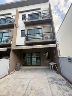 รูปภาพ 🏡 ให้เช่าทาวน์โฮม 3 ชั้น 📍 หมู่บ้านกลางเมือง รามอินทรา 3 ห้องนอน 3 ห้องน้ำ บ้านสวย พร้อมเข้าอยู่ ทำเลดี เดินทางสะดวก #รับสัตว์เลี้ยงขนาดเล็ก🐱🐶