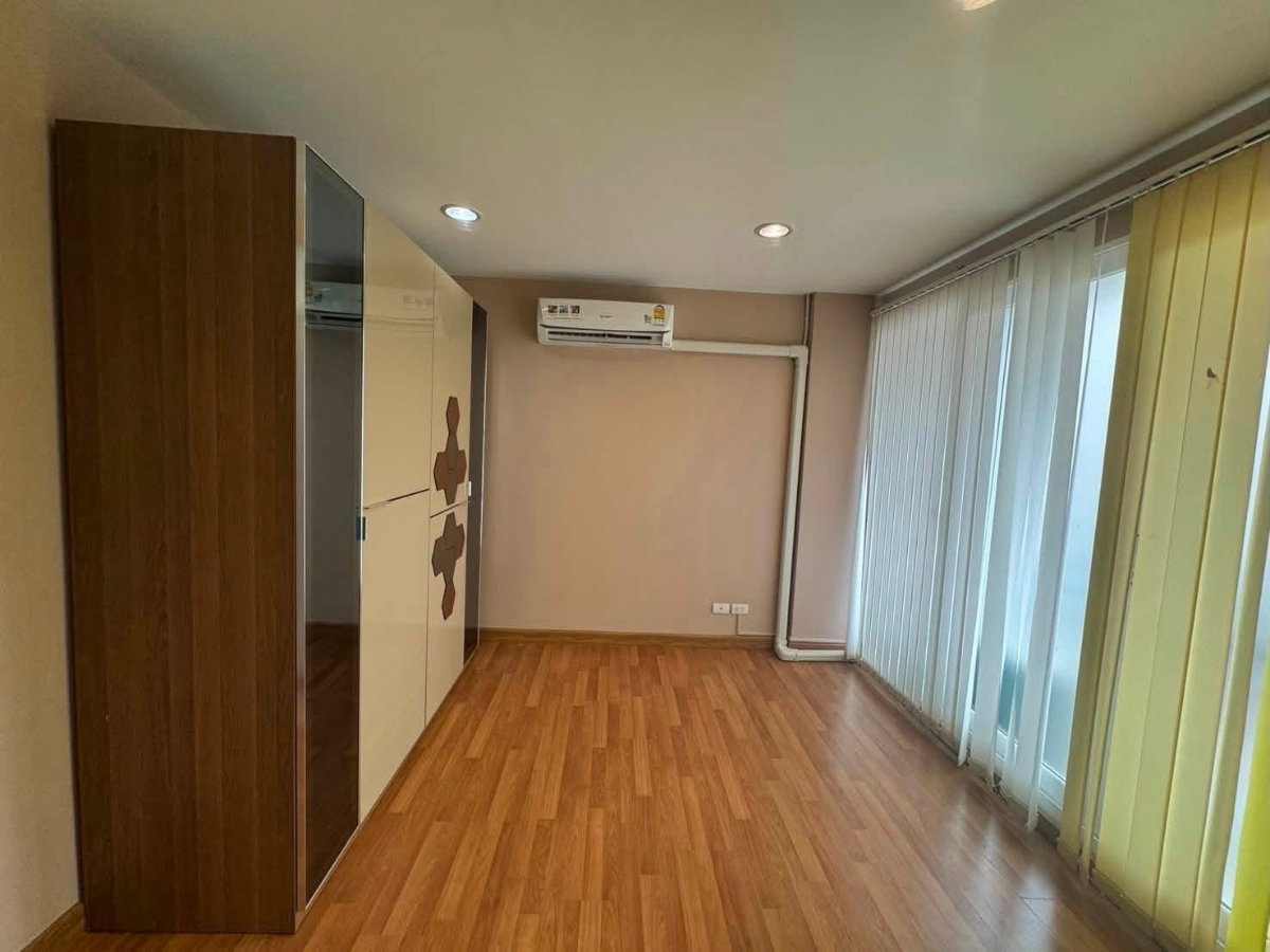 รูป 🏡 ให้เช่า ทาวน์โฮม 3 ชั้น หลังมุม บ้านกลางเมือง เออร์บาเนี่ยน พระราม 9 – ลาดพร้าว 3 ห้องนอน 3 ห้องน้ำ บ้านหลังมุม บรรยากาศโปร่ง โล่ง เป็นส่วนตัว - รูปที่ 13/16
