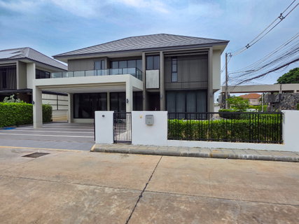 S2050 ขายบ้านเดี่ยวหรูใหม่ หลังมุมติดสวน แปลงดีที่สุดในโครงการ! Chatpetch Garden Ville Luxury 4 (ติดถนนเหล่านาดี)