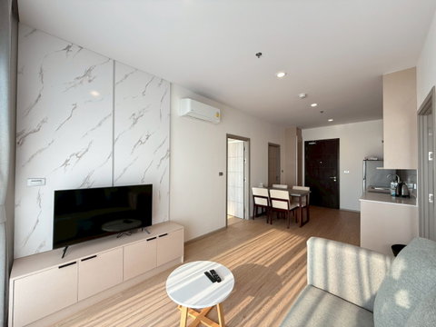 The Symphony: 2 bedrooms, 2 bathrooms - 17th floor, 80 sq m. Luxury beachfront condo. Beautiful unit, ready to move in.