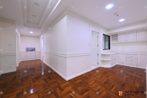 M Tower Sukhumvit 35 near BTS Phrom Phong
