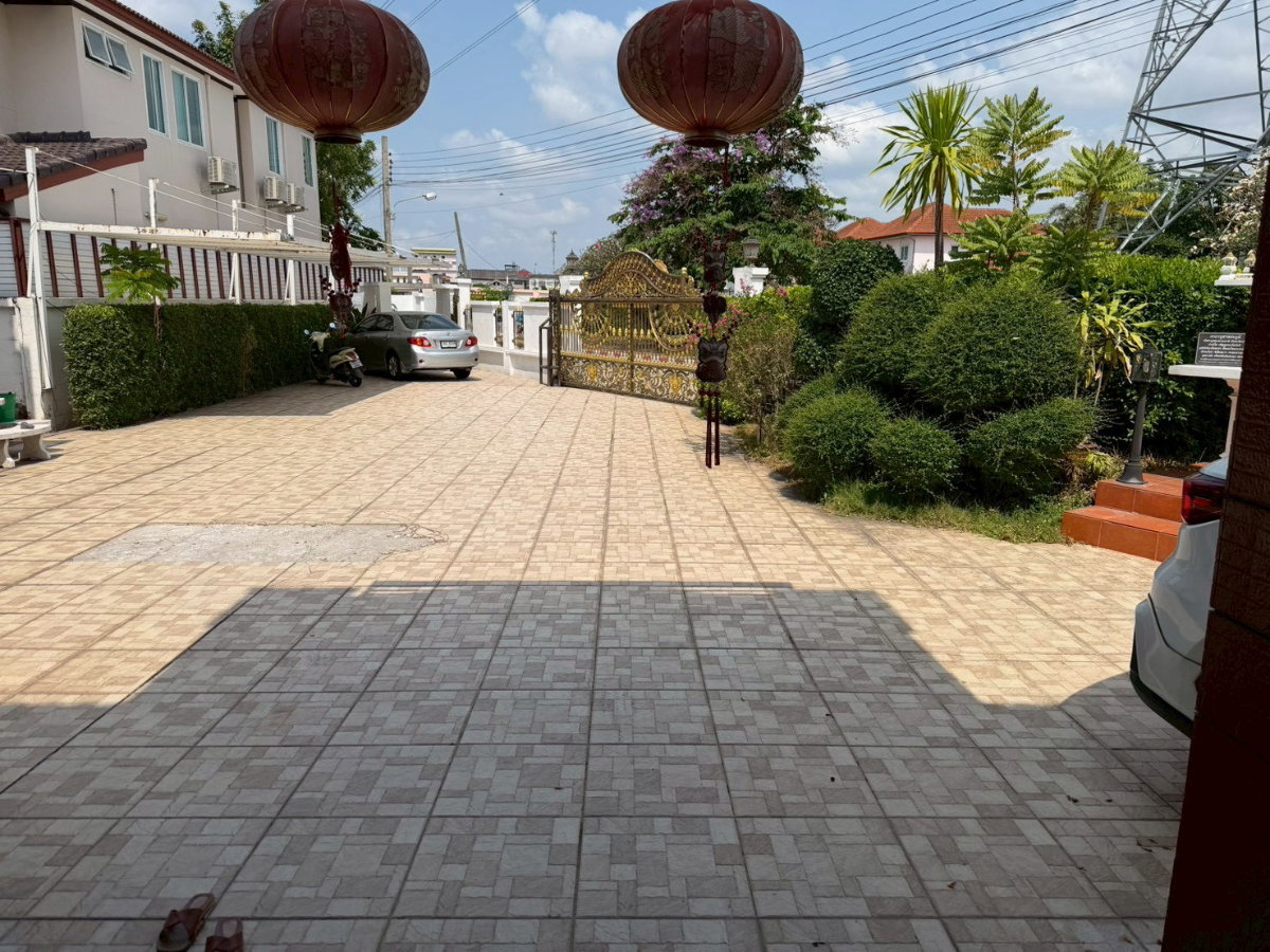 รูป 📌ขาย บ้านเดี่ยว Thanapirom ธนาภิรมย์ โลตัส-ศรีนครินทร์ ทำเลดี ได้ความสงบ เดินทางสะดวก เข้าเมืองพระราม 3 ง่าย ✅ใกล้ทางด่วนและรถไฟฟ้า - รูปที่ 3/14
