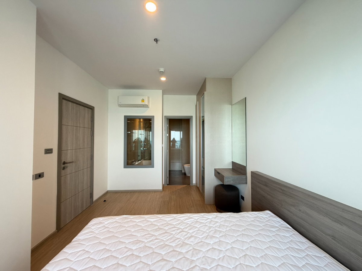 picture The Symphony: 2 bedrooms, 2 bathrooms - 17th floor, 80 sq m. Luxury beachfront condo. Beautiful unit, ready to move in. - 16/20