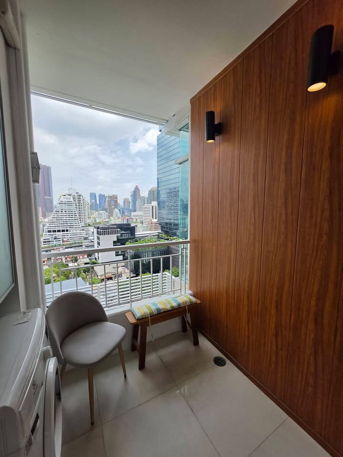 picture Ivy Sathorn                     10  - 4/5