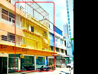 Shophouses for rent Bangkok : Near MRT Tao Poon 250 m. 3-story commercial building, Gateway at Bang Sue 500 m 2 bedrooms, 2 bathrooms, wide front building, potential
