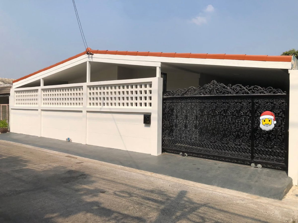 🏡 ให้เช่า บ้านเดี่ยวรีโนเวทใหม่ ย่านโชคชัย 4 – ลาดพร้าว 3 ห้องนอน 2 ห้องน้ำ พร้อมเข้าอยู่ | จอดรถได้ 2–3 คัน พื้นที่ใช้สอยกว้าง