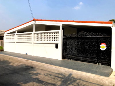 เช่าบ้านเดี่ยว ถนนลาดพร้าว : 🏡 ให้เช่า บ้านเดี่ยวรีโนเวทใหม่ ย่านโชคชัย 4 – ลาดพร้าว 3 ห้องนอน 2 ห้องน้ำ พร้อมเข้าอยู่ | จอดรถได้ 2–3 คัน พื้นที่ใช้สอยกว้าง