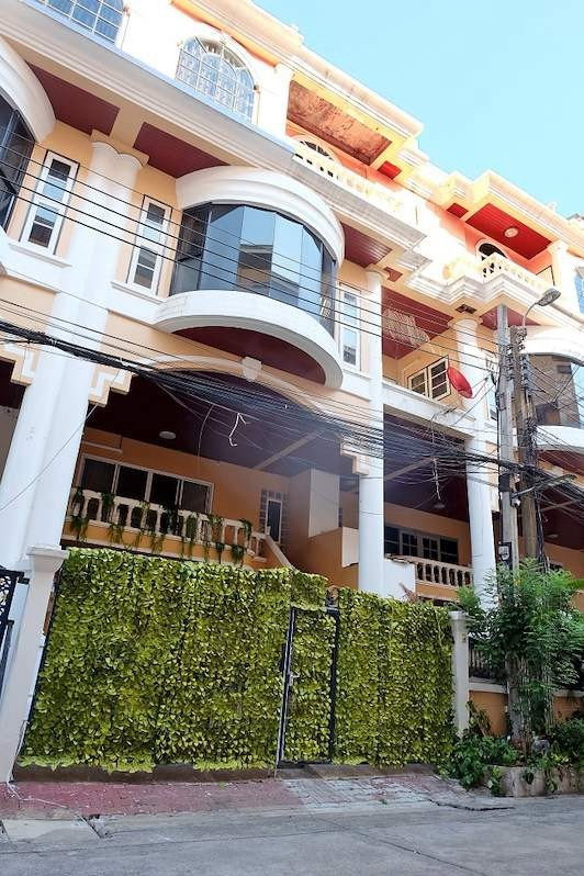 รูป LTHC15991 - Pet Friendly Townhouse for Rent Thonglor | 5-Storey with Rooftop | Near BTS Thonglor | 70K/Month | - รูปที่ 12/13