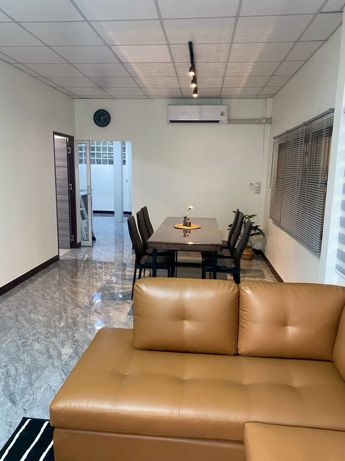 รูป 🏡 ให้เช่า บ้านเดี่ยวรีโนเวทใหม่ ย่านโชคชัย 4 – ลาดพร้าว 3 ห้องนอน 2 ห้องน้ำ พร้อมเข้าอยู่ | จอดรถได้ 2–3 คัน พื้นที่ใช้สอยกว้าง - รูปที่ 7/13