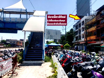 อาคารพาณิชย์ ชลบุรี : ขายตึกแถวอาคารพาณิชย์ 17.6 ตรวา 4.5 ชั้นติดถนนสุขุมวิทใหญ่หน้าสุขุมวิทซอย 1 ชลบุรี ก่อนเลี้ยวถนนลงหาดบางแสน(กาแลคซี่)  มีที่จอดรถเพิ่ม ราคา 3.89 ล้าน