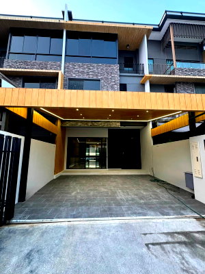 Townhouses for rent : #SC15801 📌 Rent | 🟦🟨THE LANDMARK EKAMAI-RAMINDRA🟥🟩💬 𝑪𝒐𝒏𝒕𝒂𝒄𝒕 𝑳𝑰𝑵𝑬: @𝒔𝒆𝒄𝒓𝒆𝒕𝒑𝒓𝒐𝒑𝒆𝒓𝒕𝒚 🔥✨