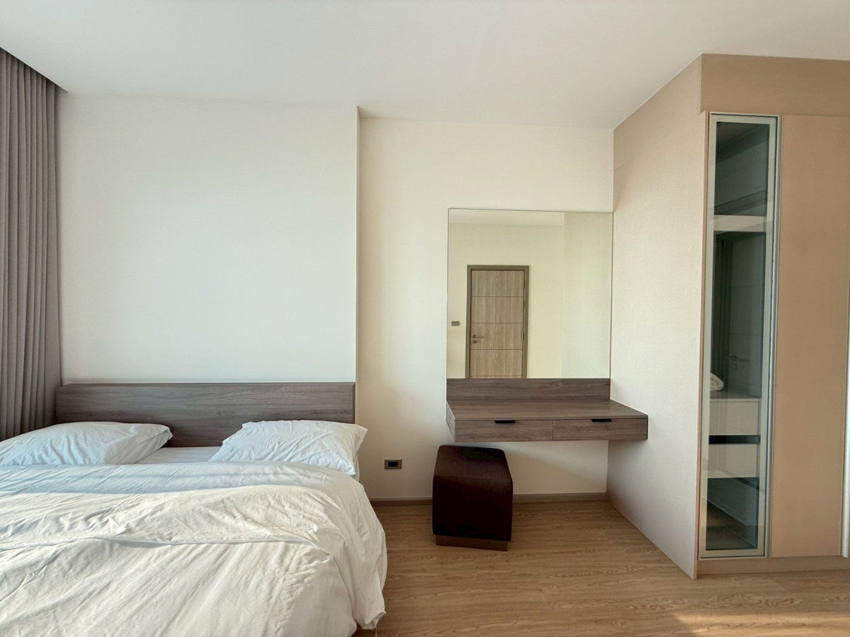 picture The Symphony: 2 bedrooms, 2 bathrooms - 17th floor, 80 sq m. Luxury beachfront condo. Beautiful unit, ready to move in. - 14/20