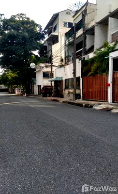Townhouses for sale Tesco Lotus Extra Rama 4 : 4 Bedroom Townhouse for sale in Phra Khanong, Bangkok  1703222