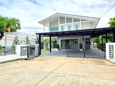 บ้านเดี่ยว กรุงเทพมหานคร : Habitia Motif  ฮาบิเทีย โมทิฟ บ้านเดี่ยวหลังใหญ่ กว้างมาก แต่งใหม่ มีบ่อปลาคราฟท์ เฟอร์นิเจอร์สวยพร้อมอยู่
