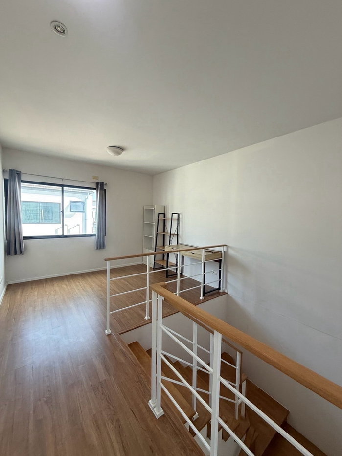 รูป 🏡 ให้เช่าทาวน์โฮม 3 ชั้น 📍 หมู่บ้านกลางเมือง รามอินทรา 3 ห้องนอน 3 ห้องน้ำ บ้านสวย พร้อมเข้าอยู่ ทำเลดี เดินทางสะดวก #รับสัตว์เลี้ยงขนาดเล็ก🐱🐶 - รูปที่ 8/18