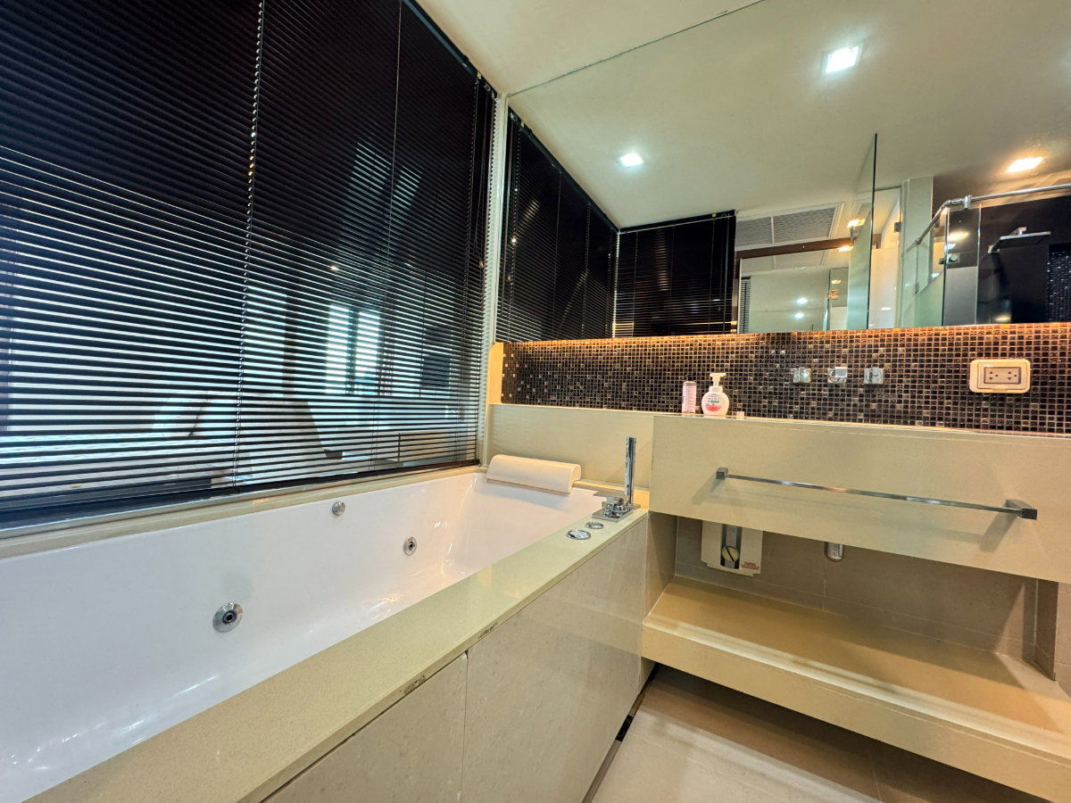 รูป 🧡 Line ID: @Ressy | 🔥 56.1 SQm The Address Sathorn 12 | Near BTS Saint Louis | Ready for Viewing - รูปที่ 3/4