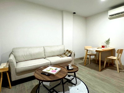 Condos for rent : Condo for RENT : The Shade Sathorn 𝐒𝐢𝐳𝐞 :  40 sqm. 1 Bedroom /1 Bathroom/Closed Kitchen/pool view  𝐅𝐥𝐨𝐨𝐫 : 7th  Building : B