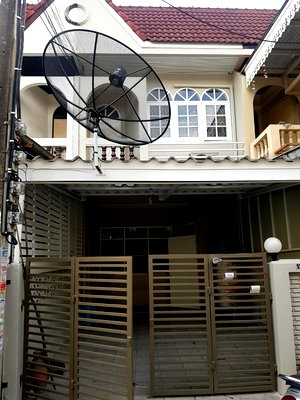 เช่าทาวน์โฮม ม.รัตนบัณฑิต (อาแบค) : ให้เช่าทาวน์เฮาส์ 2 ชั้น ลาดพร้าว 87 ใกล้ถนนลาดพร้าว พร้อมอยู่ 