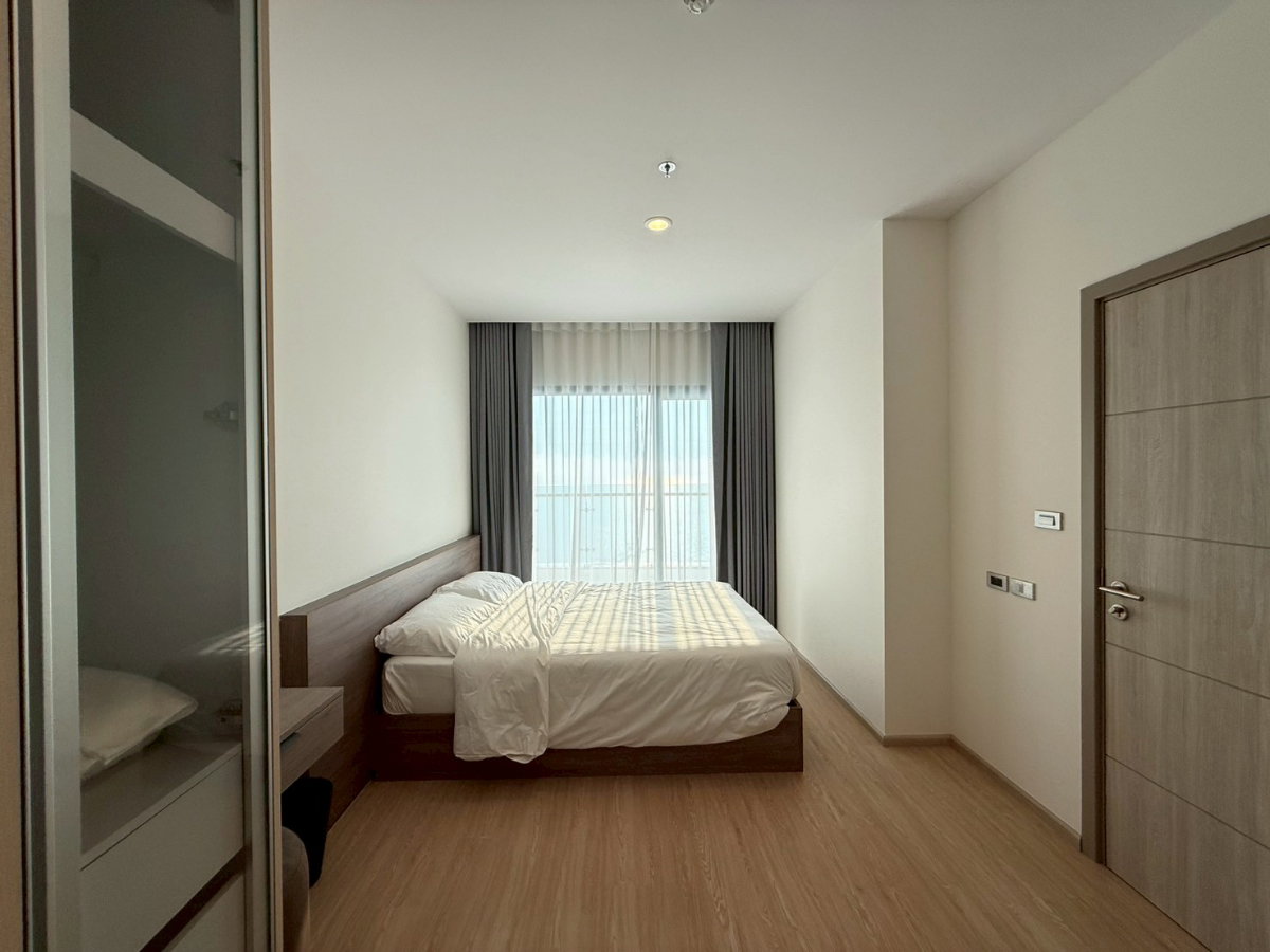 picture The Symphony: 2 bedrooms, 2 bathrooms - 17th floor, 80 sq m. Luxury beachfront condo. Beautiful unit, ready to move in. - 10/20