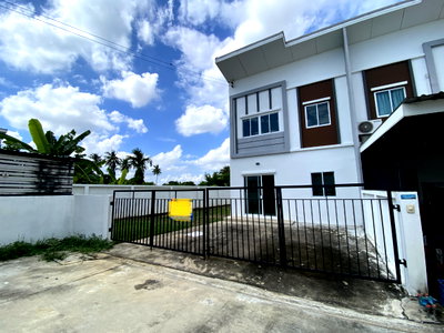 Townhouses for sale Nonthaburi : 🎉 Special Discount Available 💥 All Offers Are Welcome   Lio NOV Wongwaen–Pinklao (Soi Wat Phra Non) | Near MRT Talad Bang Yai
