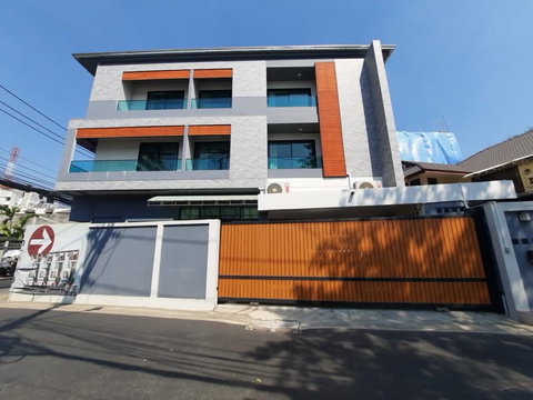 🏢 Home Office near MRT Sutthisan