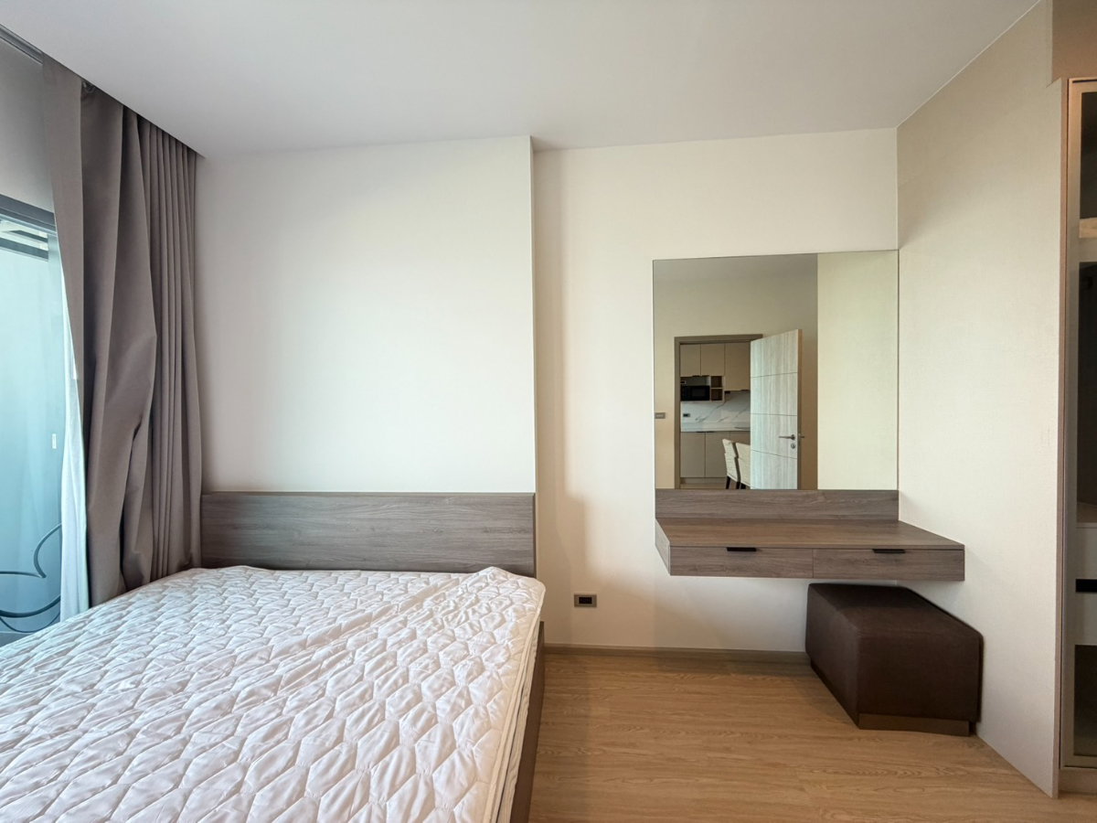 picture The Symphony: 2 bedrooms, 2 bathrooms - 17th floor, 80 sq m. Luxury beachfront condo. Beautiful unit, ready to move in. - 19/20