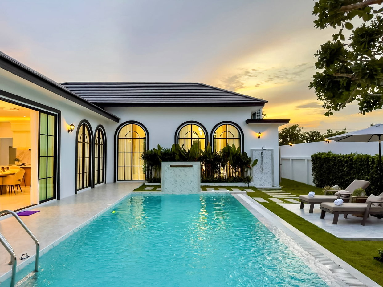 รูป Luxury Pool Villa for Sale Mabprachan East Pattaya - รูปที่ 2/20