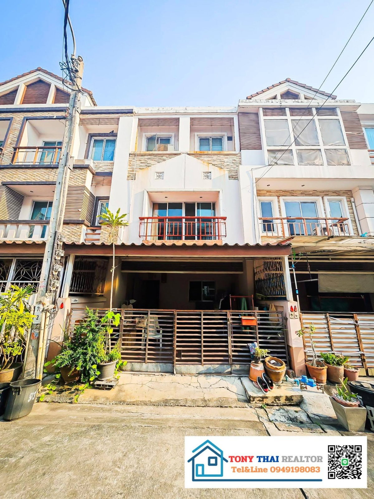 Urgent Sale! 3-Storey Townhome – Great Location