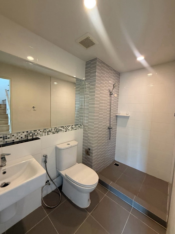 รูป 🏡 ให้เช่าทาวน์โฮม 3 ชั้น 📍 หมู่บ้านกลางเมือง รามอินทรา 3 ห้องนอน 3 ห้องน้ำ บ้านสวย พร้อมเข้าอยู่ ทำเลดี เดินทางสะดวก #รับสัตว์เลี้ยงขนาดเล็ก🐱🐶 - รูปที่ 10/18