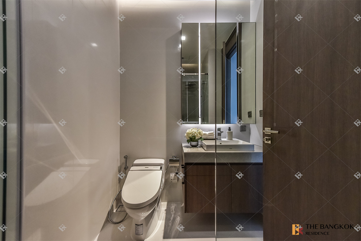 picture Q1 Sukhumvit Luxury Condo at Special Price near BTS Nana - 3/10