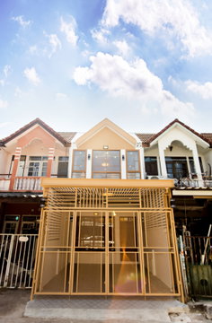 ขายด่วน บ้านทาวน์เฮ้าส์ 2 ชั้น ย่านนวมินทร์ 135 แยก 4-1 ราคาถูกสุดๆ