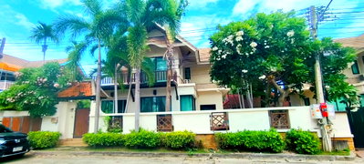 Houses for sale Chonburi : House in the best location in Central Pattaya
