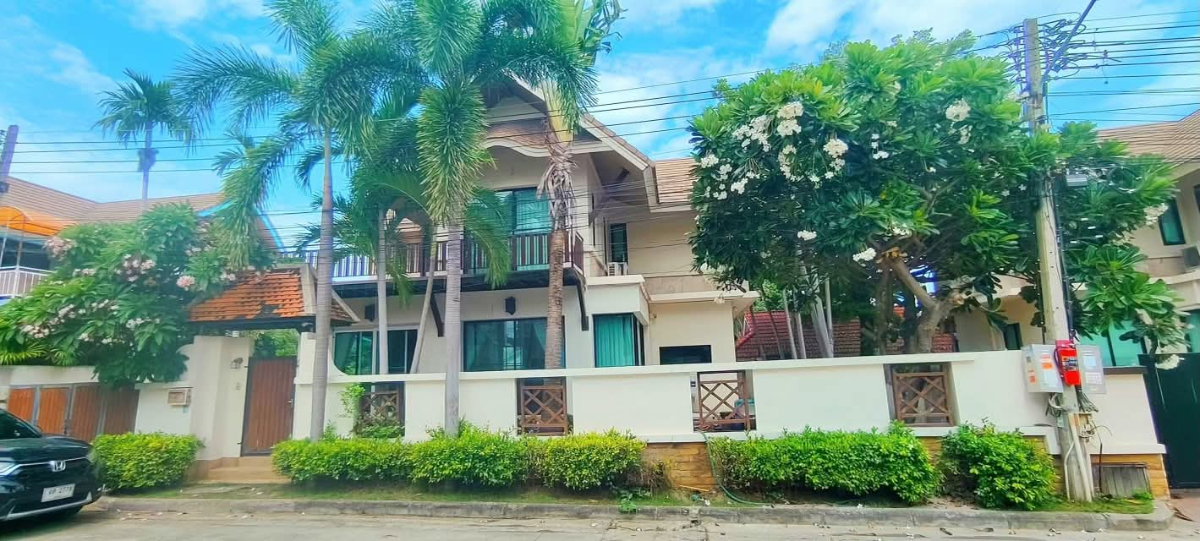 picture House in the best location in Central Pattaya - 1/13