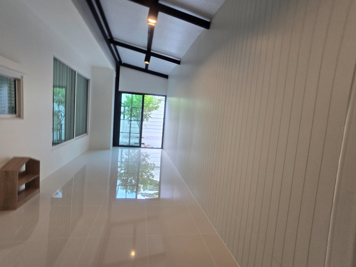 รูป Habitia Motif ฮาบิเทีย โมทิฟ บ้านเดี่ยวหลังใหญ่ กว้างมาก แต่งใหม่ มีบ่อปลาคราฟท์ เฟอร์นิเจอร์สวยพร้อมอยู่ - รูปที่ 36/59