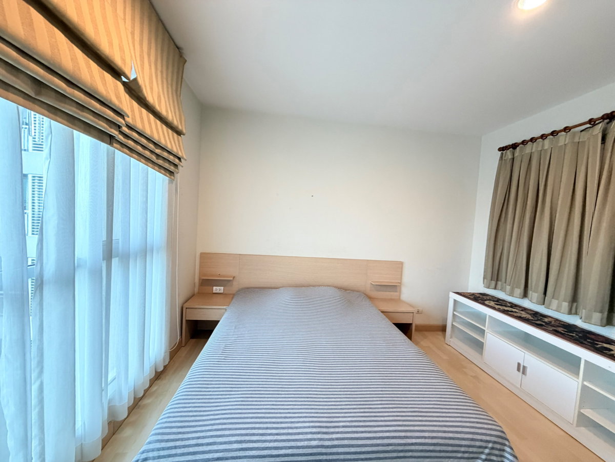 picture For Rent✨𝐑𝐡𝐲𝐭𝐡𝐦 - 𝐑𝐚𝐭𝐜𝐡𝐚𝐝𝐚✨ 1 Bedroom 1 Bathroom : 37 Sq.m., Corner Unit MRT-Ratchadapisek - 2/10