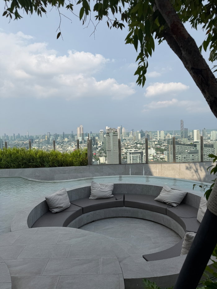 picture life sathorn sierra 15,500 thb/month - 24/27