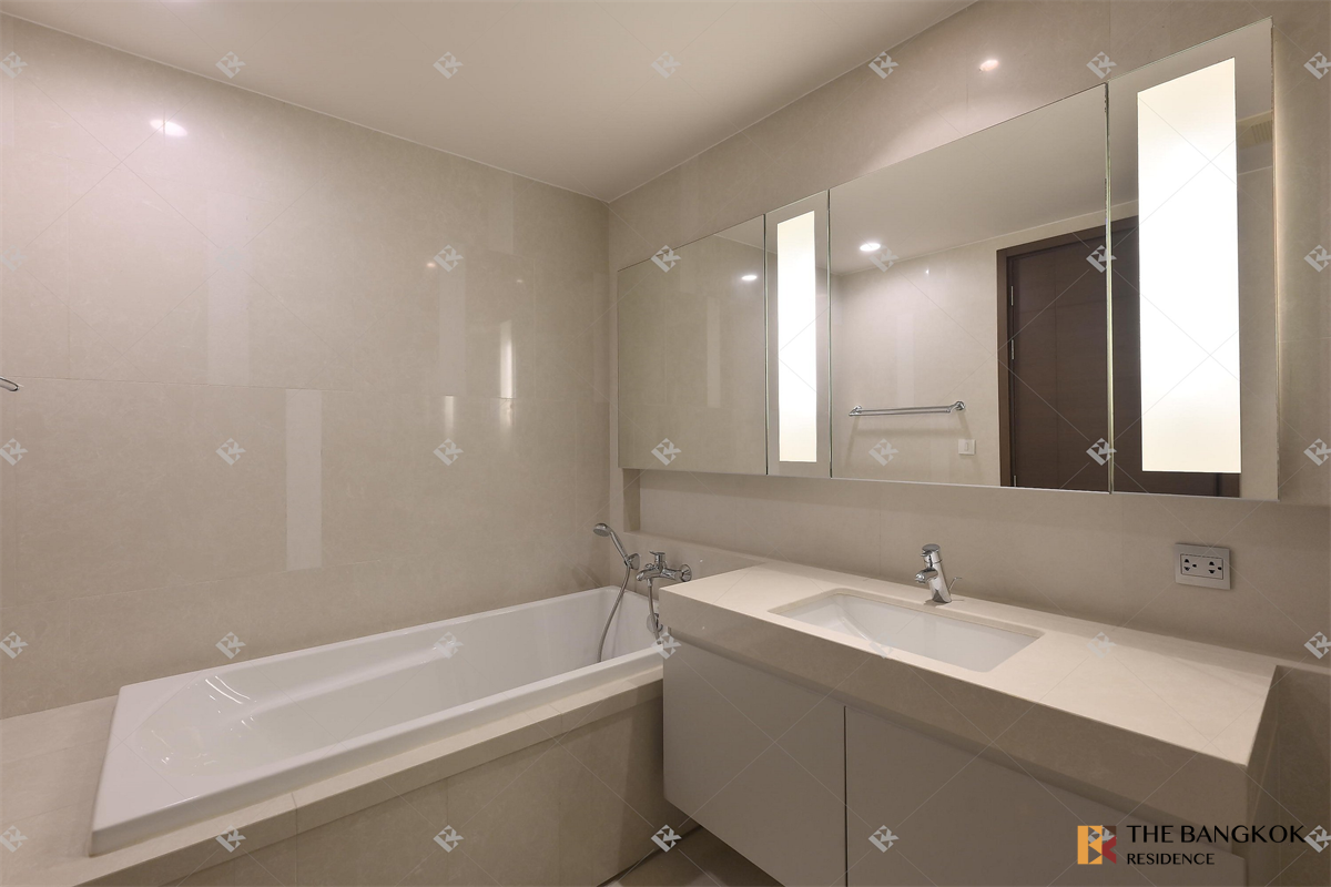 picture High-potential Location, Convenient Travel Quattro by Sansiri - 1/10