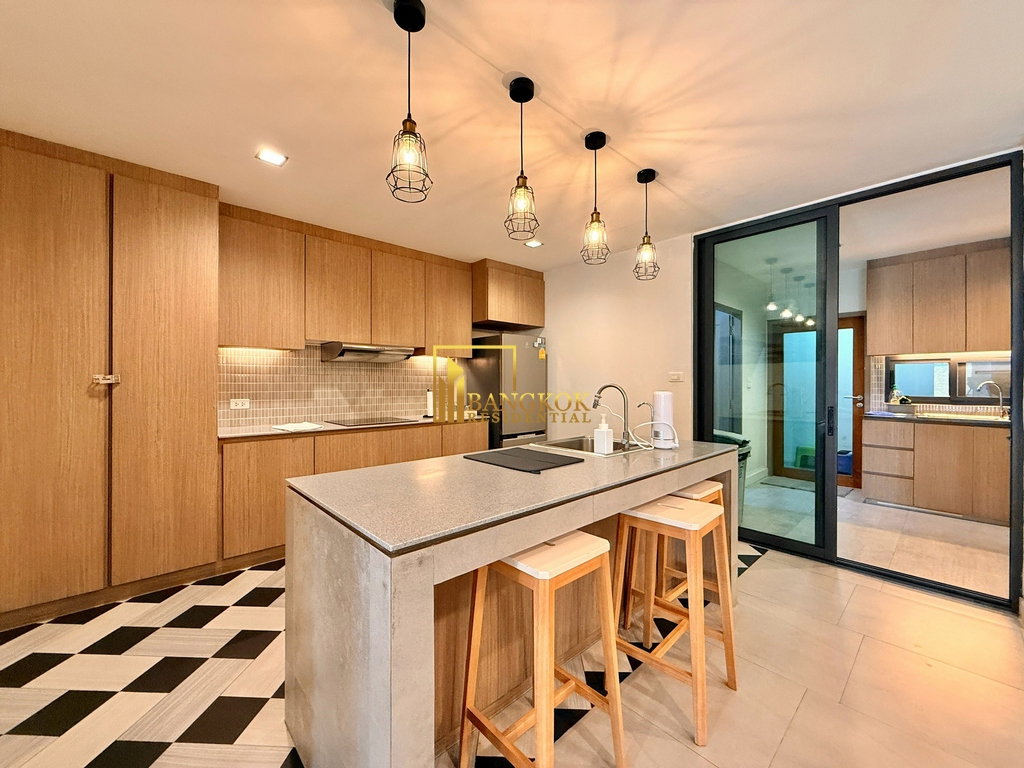 รูป Beautifully Renovated 3 Bed Townhouse For Rent in Ekkamai - BR8807TH - รูปที่ 15/40