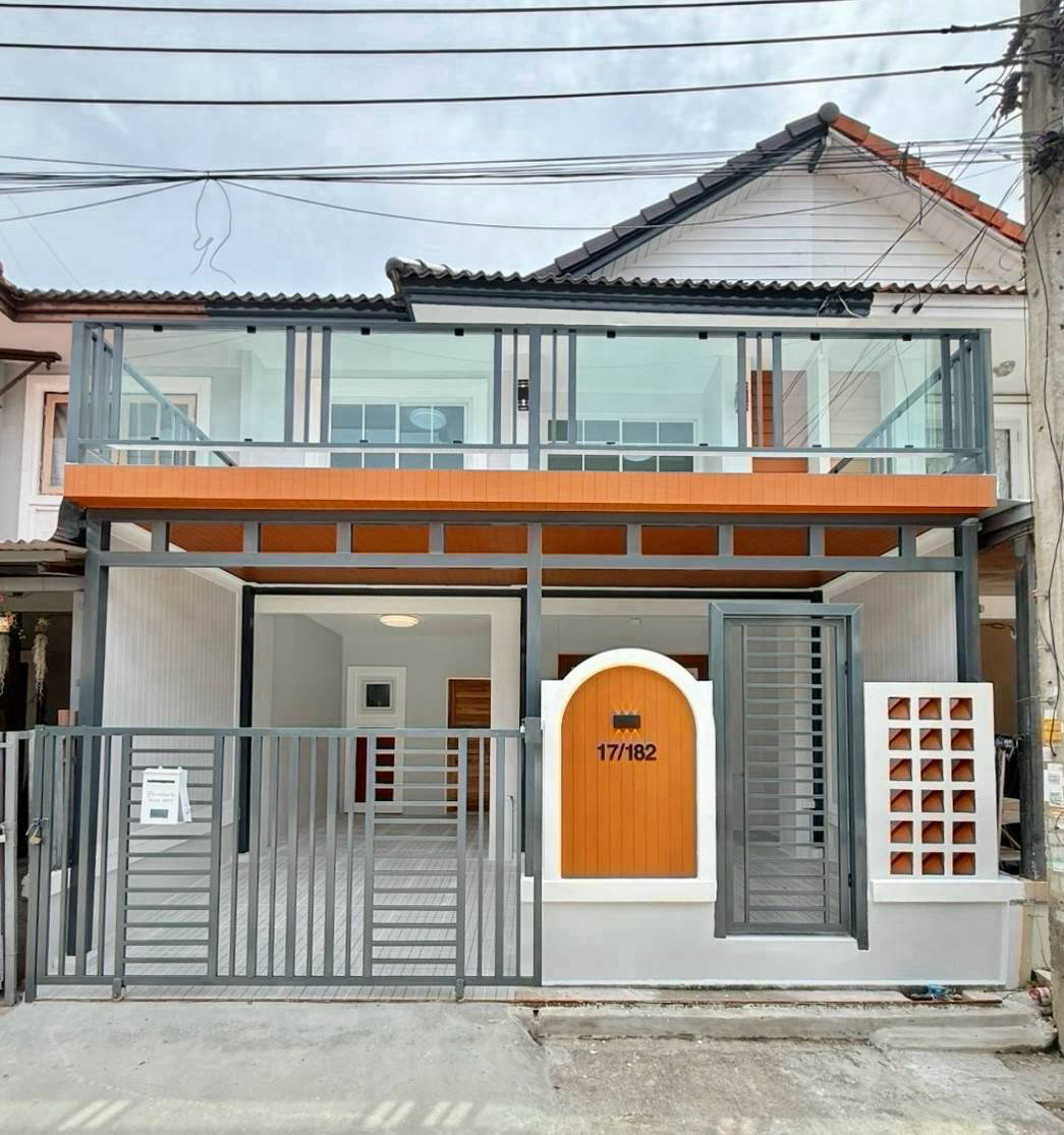 ทาวน์เฮาส์รีโนเวท พร้อมอยู่ พฤกษา 10 ซอย 18 ราคาเพียง 1.79 ล้านบาท บ้านต้นโครงการ • แถมเฟอร์นิเจอร์ • ฟรีค่าโอน ภาษี และอากร