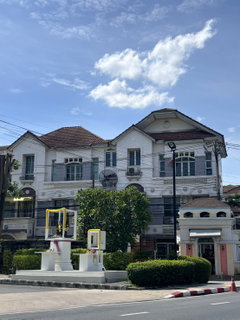 บ้านกลางเมือง ลาดพร้าว–โยธินพัฒนา บ้านหลังนี้อยู่ใกล้หน้าหมู่บ้านเข้าออกสดวก