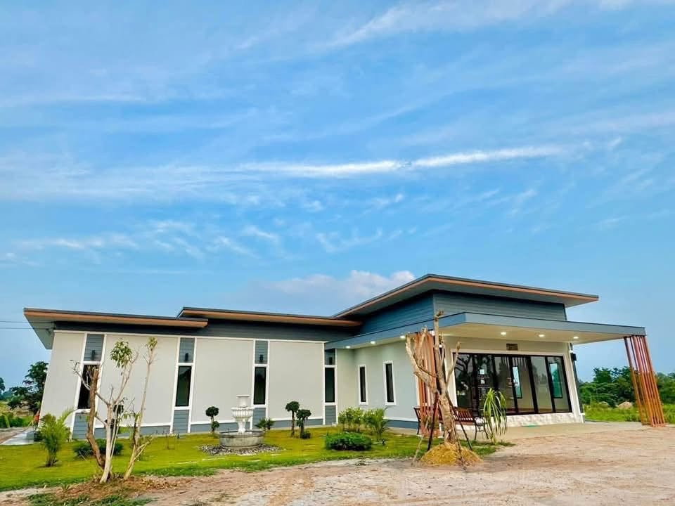 รูป ขายด่วนบ้านเดี่ยว พร้อมที่ดิน เนื้อที่ 4 ไร่ โฉนดครุฑแดง นส 4จ. - รูปที่ 2/8