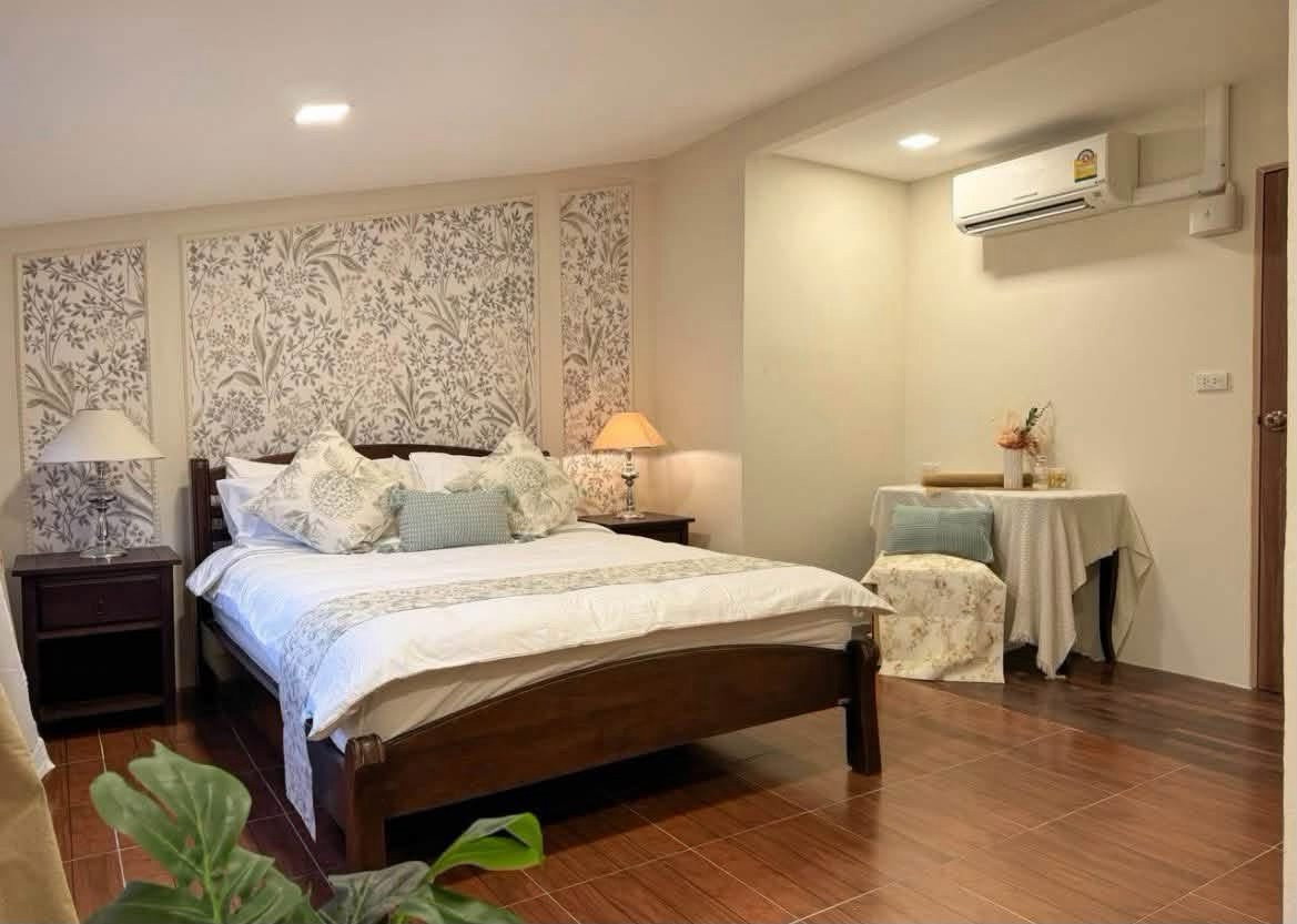 รูป LTHC15995 - Pet-Friendly House for Rent Huai Khwang | Ratchadanives Village | 139K/Month | บ้านเดี่ยวให้เช่า ห้วยขวาง เลี้ยงสัตว์ได้ - รูปที่ 3/10