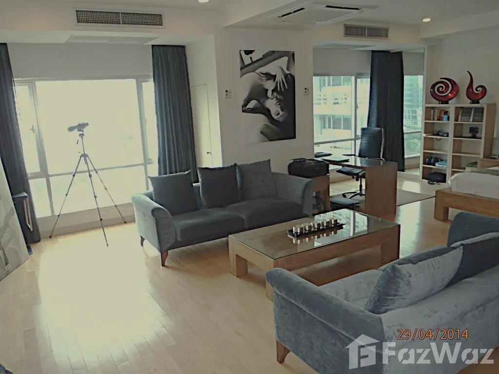 picture Trendy Condo : Large Modern Open plan SuperStudio 6597985 - 4/18