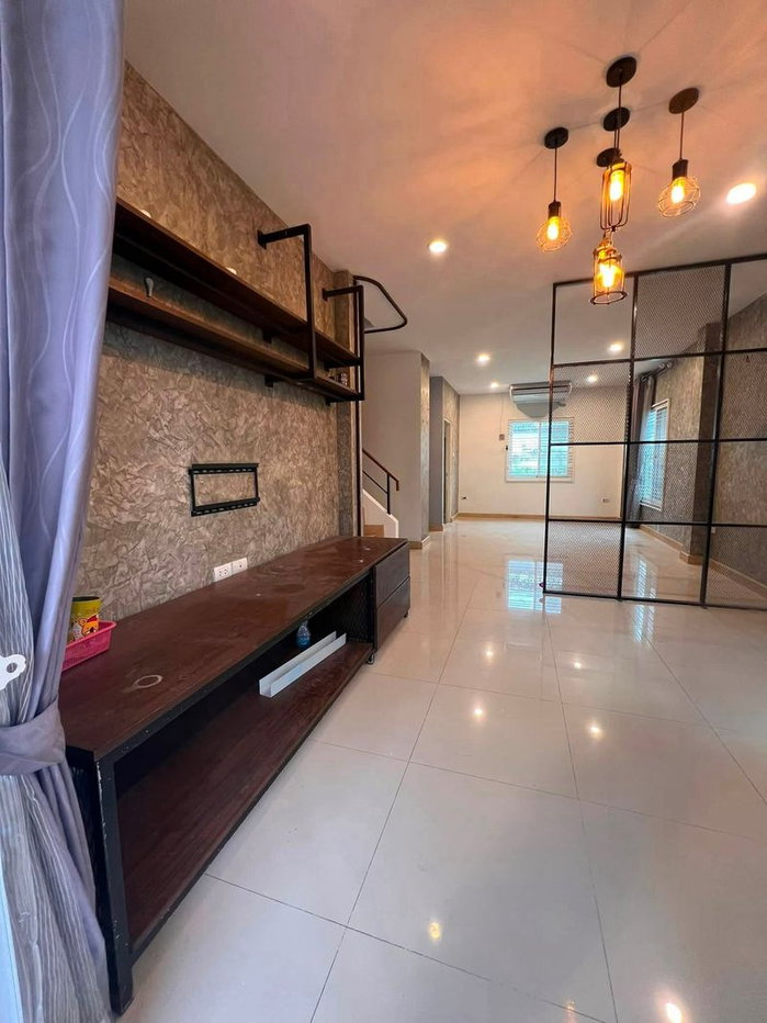 รูป บ้านเดี่ยวสวย ธาดา ทาวน์ ออร่า ศรีราชา ทำเลดี ใกล้นิคมอุตสาหกรรม - รูปที่ 2/16