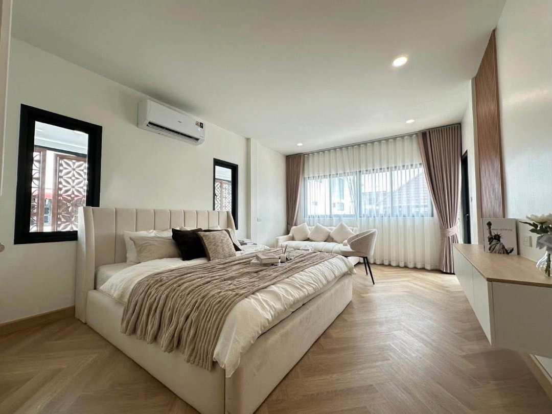 รูป R156 🏡✨ขายด่วน บ้านเดี่ยวหลังมุม สไตล์ Modern Craftsmanship นวมินทร์ 127 เดินทางง่ายทำเลดี ราคาเพียง 10 MB เท่านั้น - รูปที่ 26/26