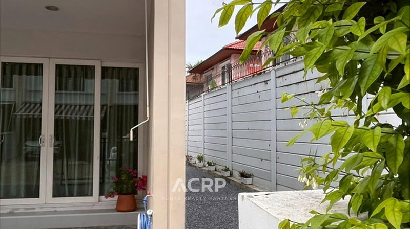 Townhouses for rent : Newly Renovated 3-Bedroom Townhouse for Rent S-Sense Baan Klang Muang Pradit Manutham 3