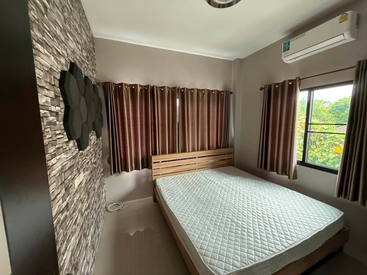 picture Modern 2-Storey Detached House for Sale in a Secure Residential Project - 5/16